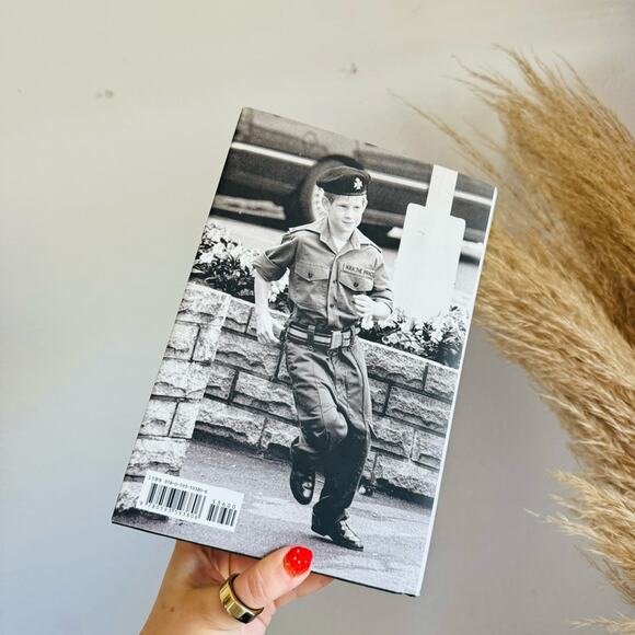 3/$20 Spare Prince Harry Hardcover Memoir Coffee Table Book White Black Beige - Picture 5 of 7